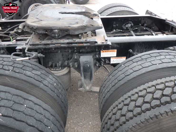 2023-freightliner-cascadia-126-image-13