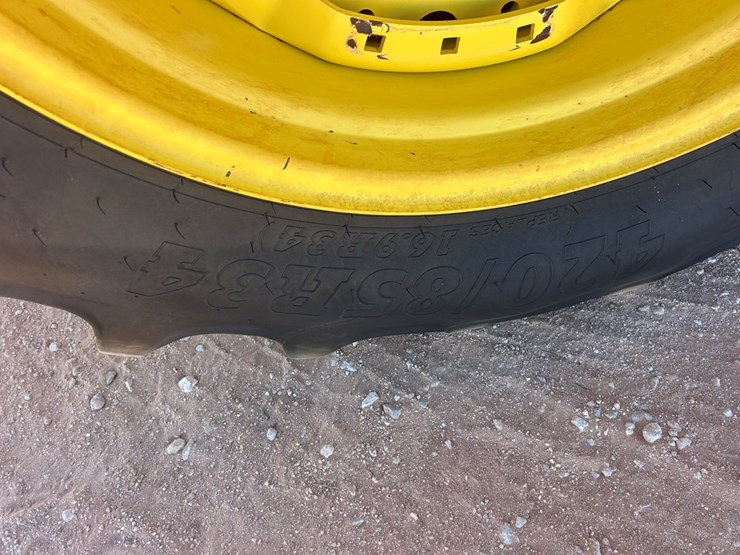 2010-john-deere-8320r-image-22