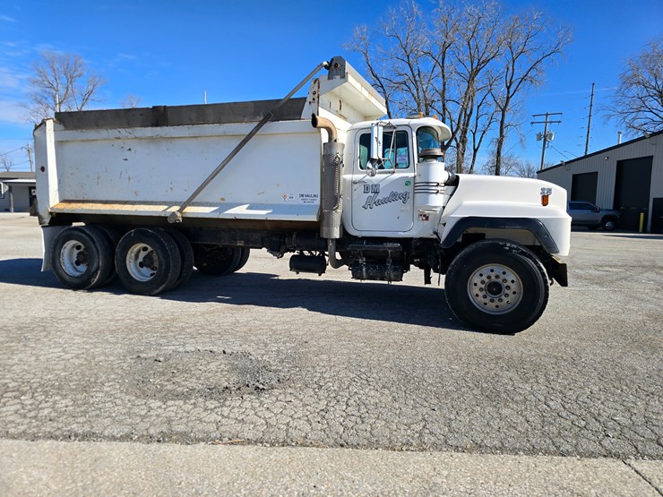 2001-mack-rd688s-image-19