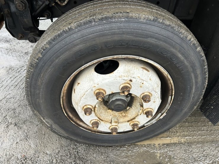 1997-chevrolet-c6500-chip-truck-image-9