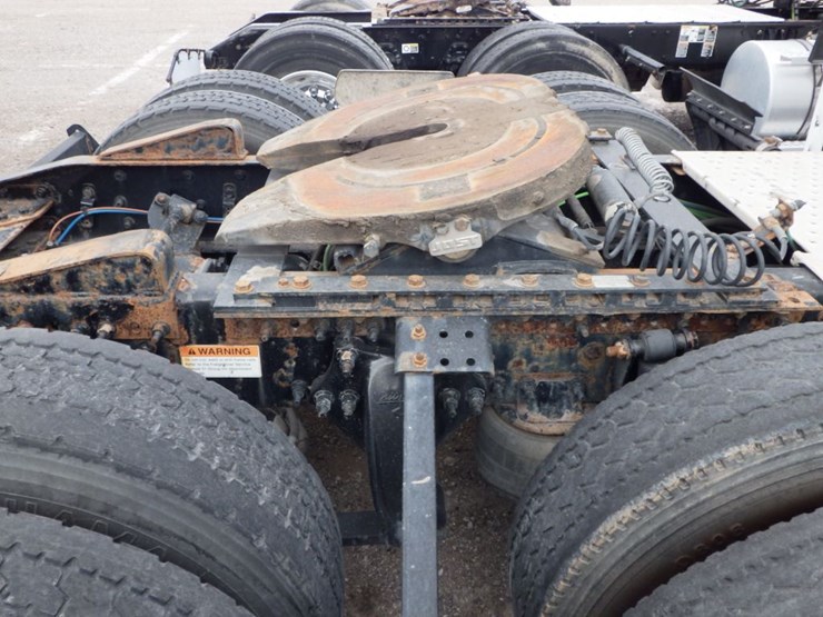 2019-freightliner-cascadia-126-image-12