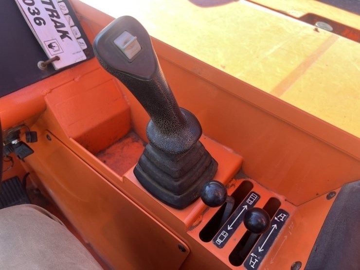 2017-jlg-6036-image-25