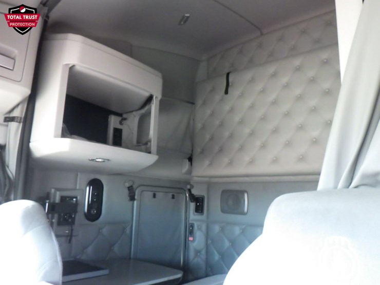 2020-kenworth-t680-image-18