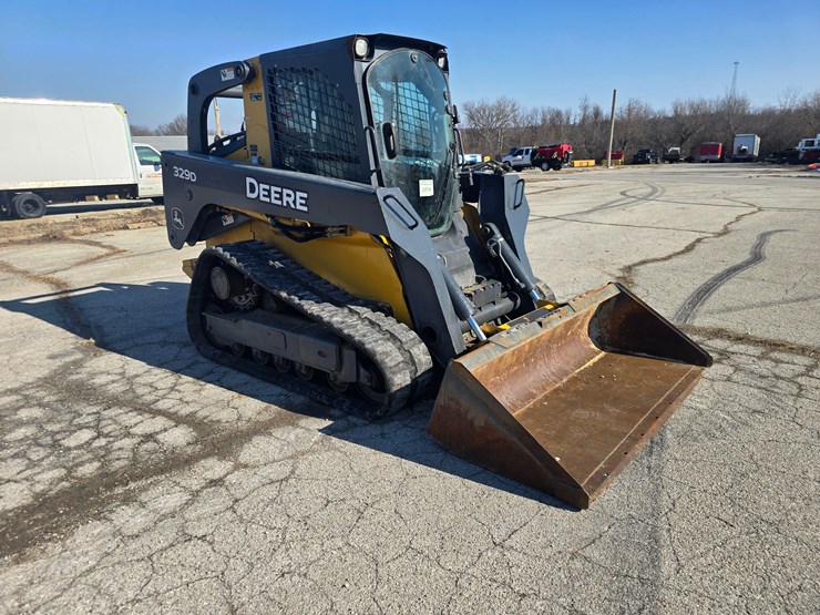 2012-deere-329d-image-15