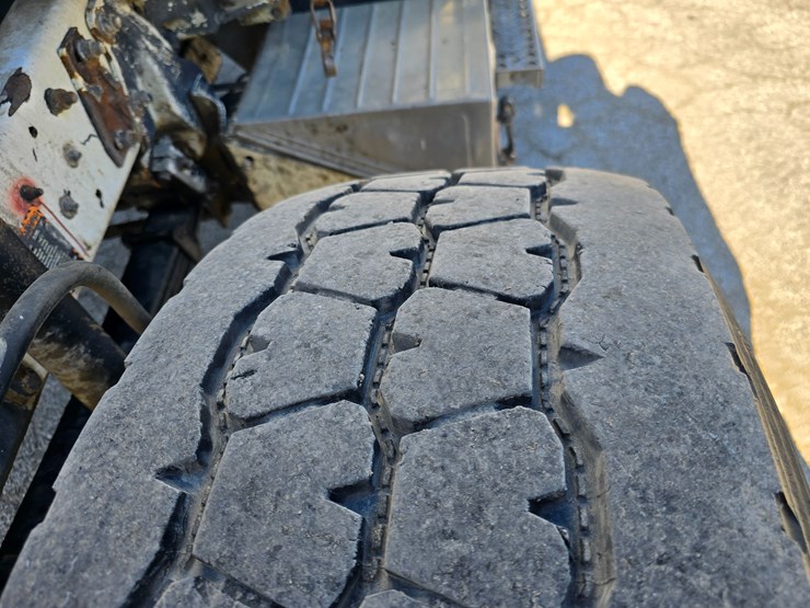 2001-mack-rd688s-image-26