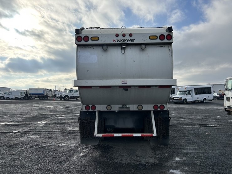 2014-peterbilt-320-image-4