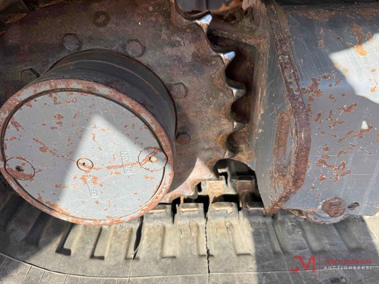 2020-takeuchi-tb240-image-6