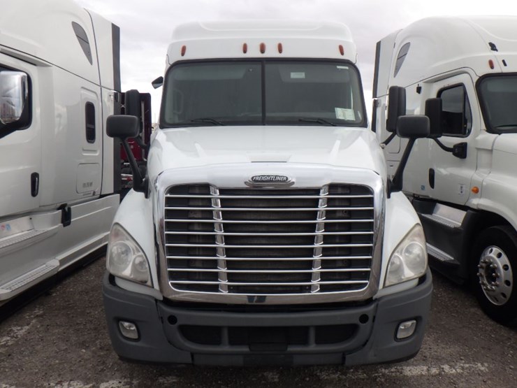 2014-freightliner-cascadia-125-image-2