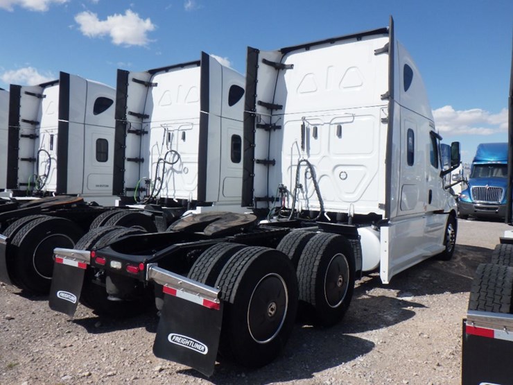 2024-freightliner-cascadia-126-image-7