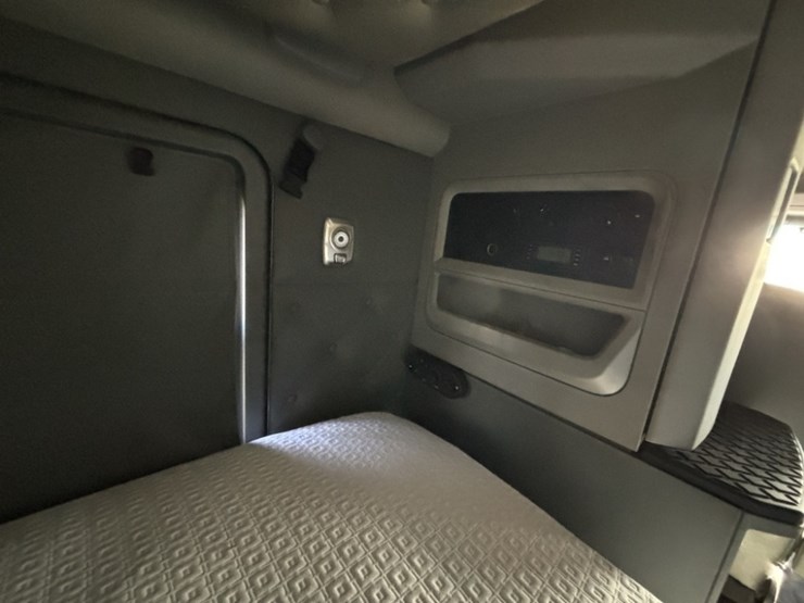 2016-kenworth-t680-image-38