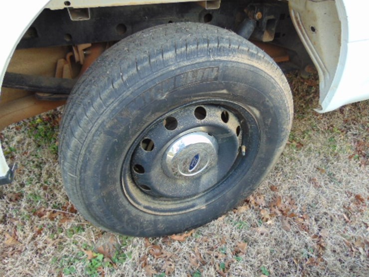 2017-ford-f150-xl-image-3