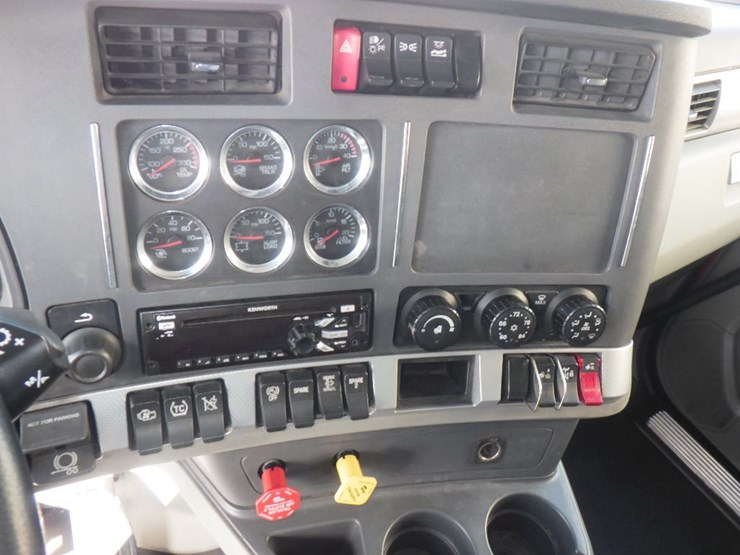2020-kenworth-t680-image-19