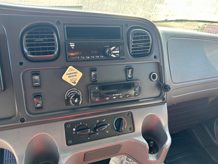 2018-freightliner-m2-106-image-53