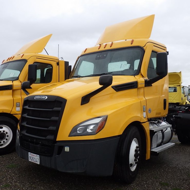 2022 FREIGHTLINER CASCADIA 126