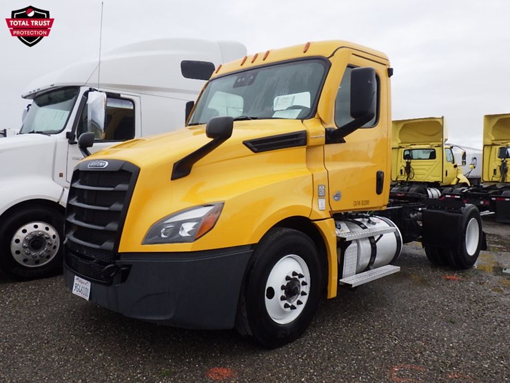 2022-freightliner-cascadia-126-image-1