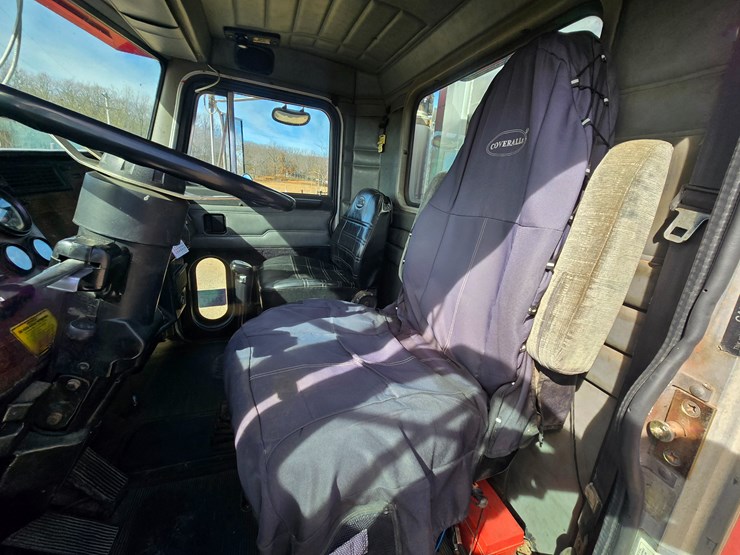 1997-peterbilt-377-image-53