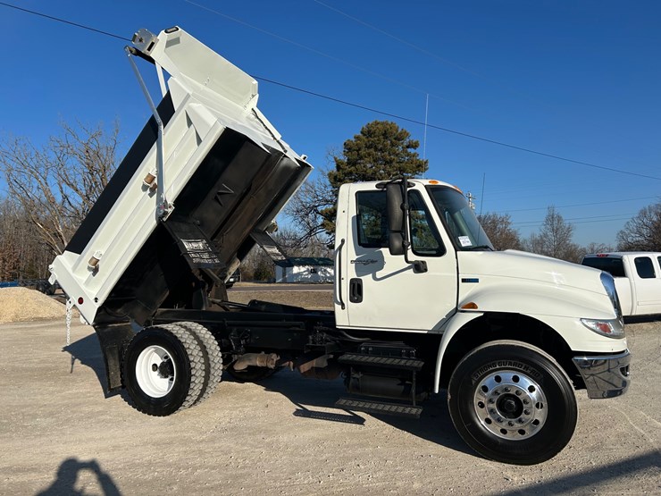 2013-international-durastar-4400-image-53