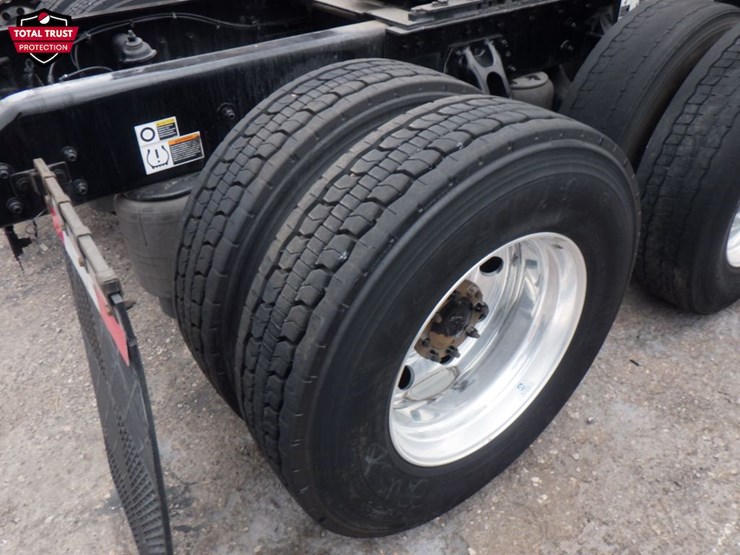 2023-kenworth-t680-image-6