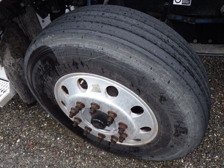 2017-peterbilt-579-image-23