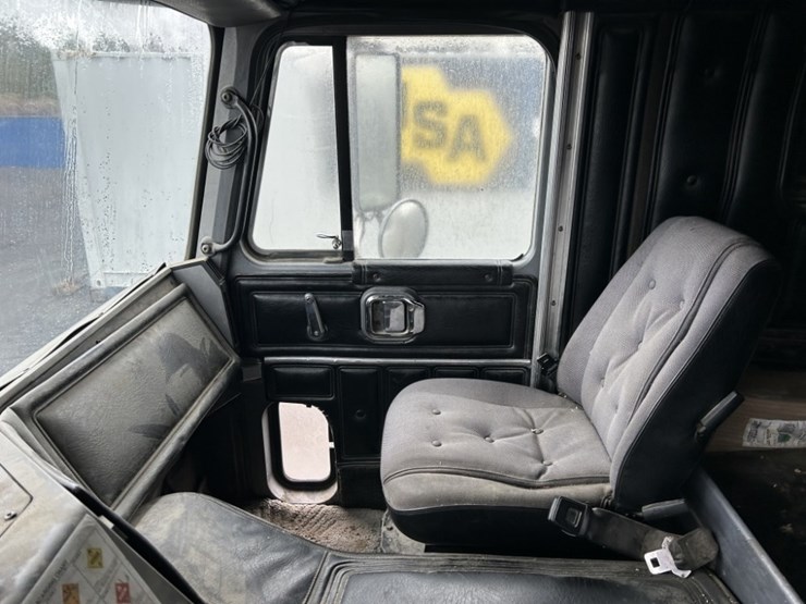 1985-mack-mh633-t/a-sleeper-truck-tractor-image-13