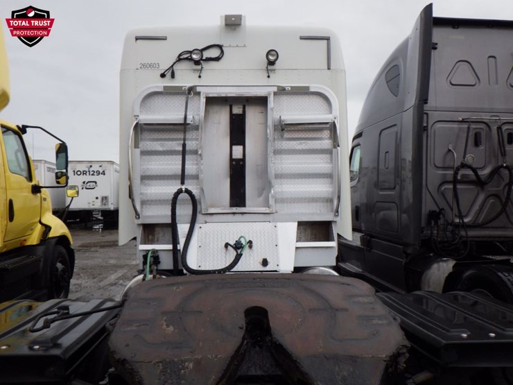 2019-freightliner-coronado-122-image-11