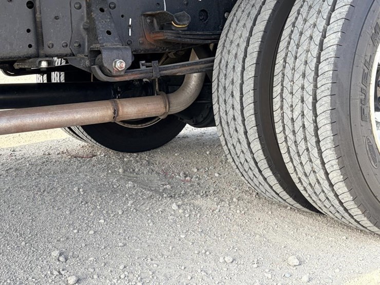 2024-isuzu-nrr-image-8