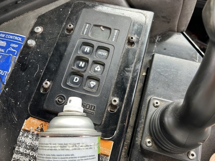 2014-peterbilt-320-image-23