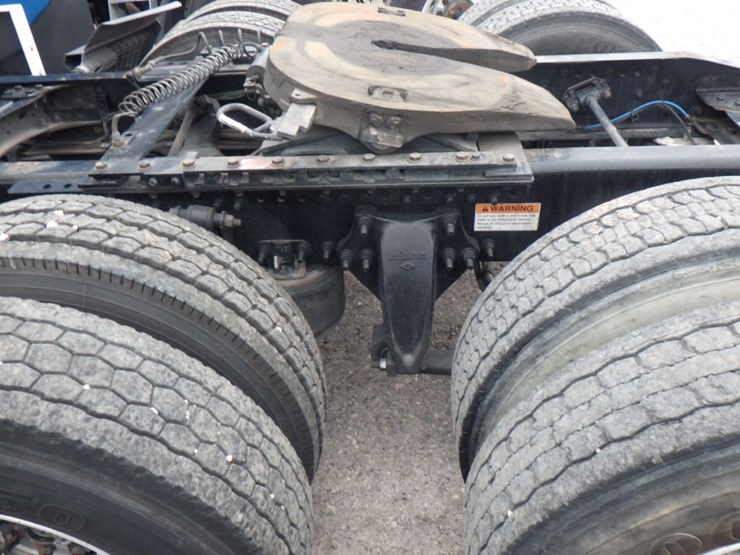 2021-freightliner-cascadia-126-image-18