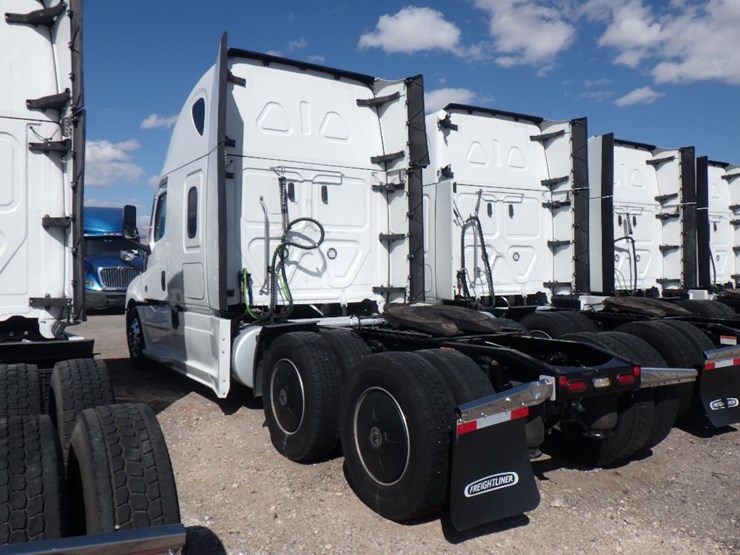 2024-freightliner-cascadia-126-image-13