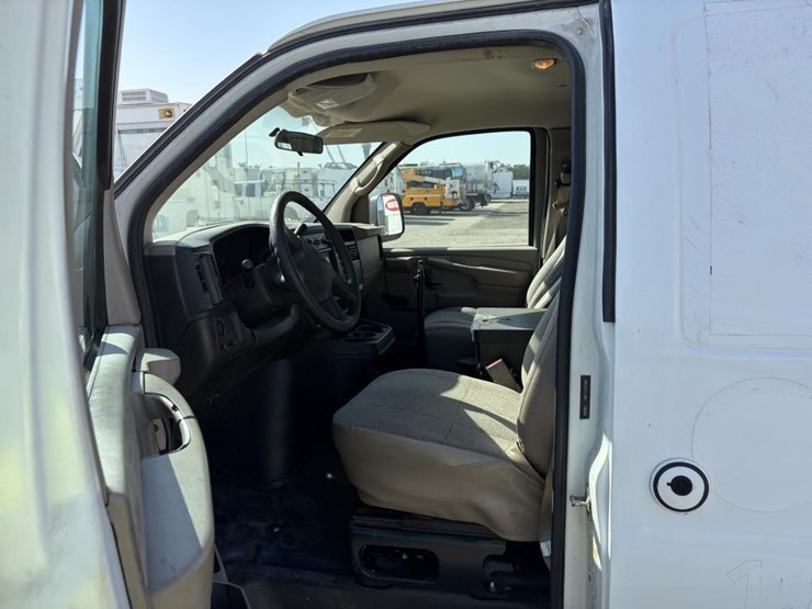 2007-utility-van-image-11