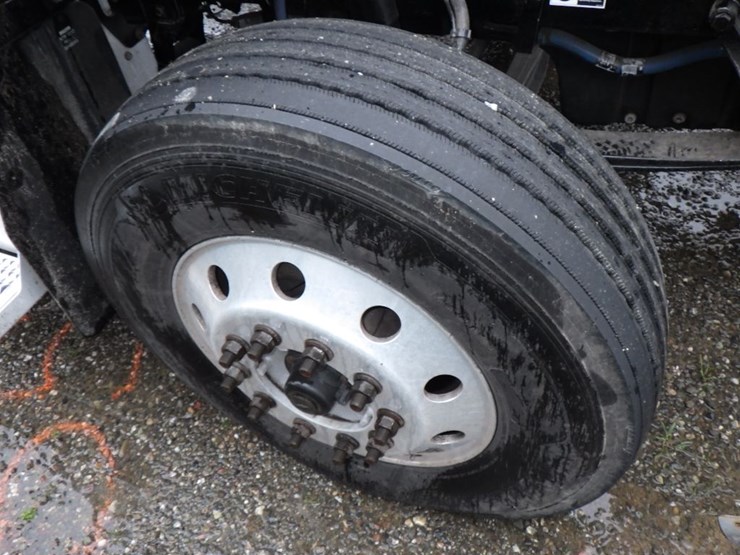 2017-peterbilt-579-image-23