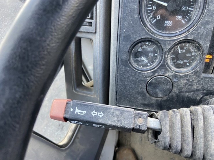 2005-freightliner-fc80-image-28