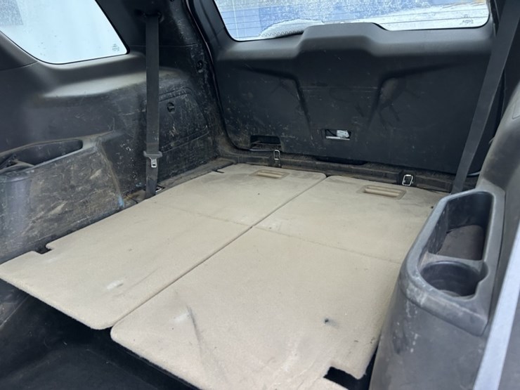 2016-ford-explorer-image-16