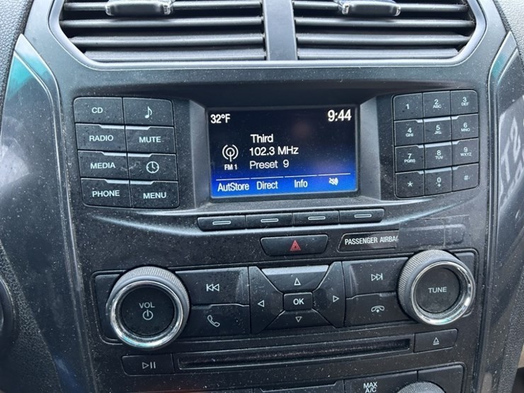 2016-ford-explorer-image-23