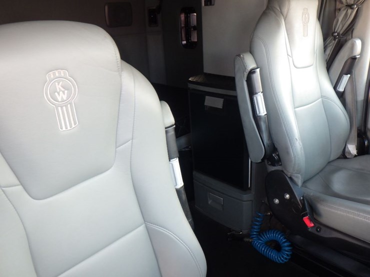 2020-kenworth-t680-image-6