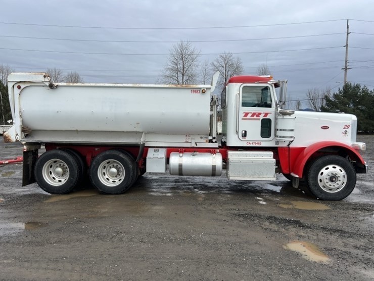 2017-peterbilt-389-image-3