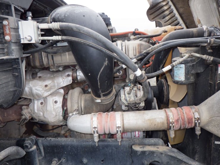 2016-freightliner-cascadia-125-image-22