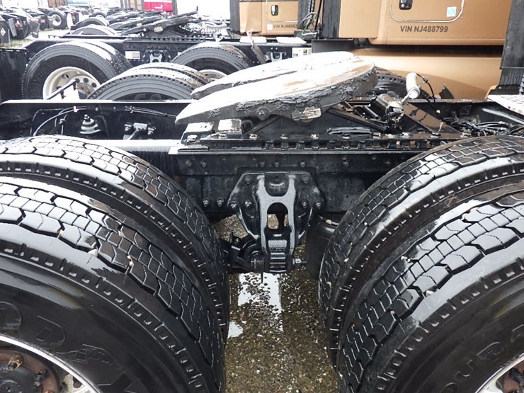 2022-kenworth-t680-image-8