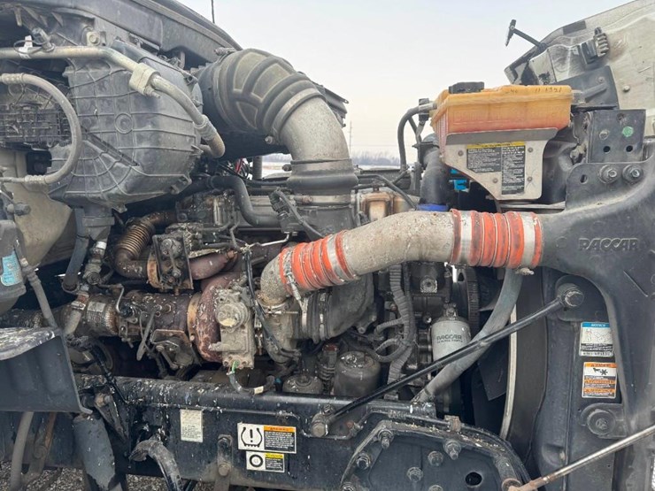 2017-peterbilt-567-image-10