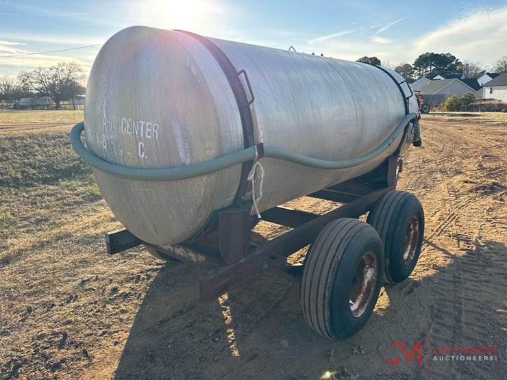 blue-1,000-gallon-towable-water-wagon-image-2