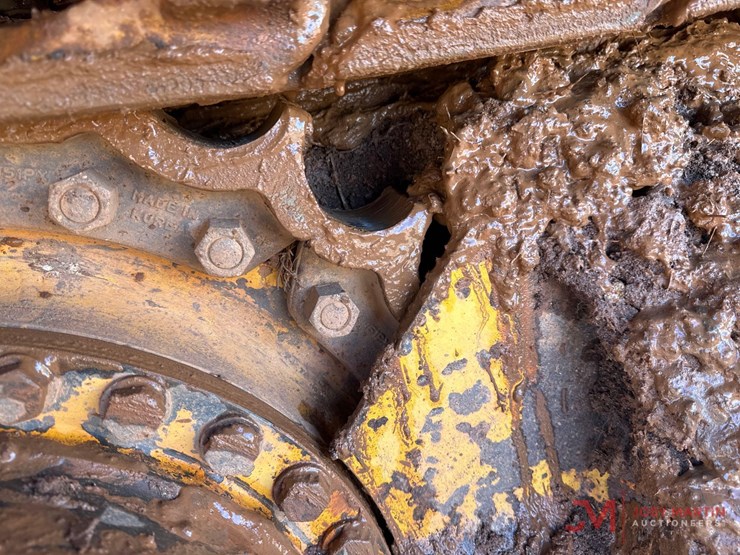 2010-komatsu-d51px-22-image-13