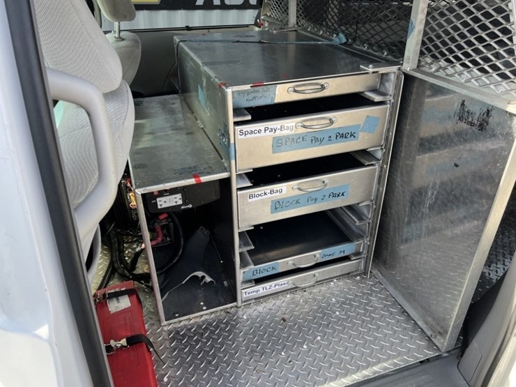 2014-toyota-sienna-le-image-23