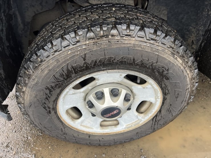 2011-gmc-sierra-extra-cab-pickup-image-16