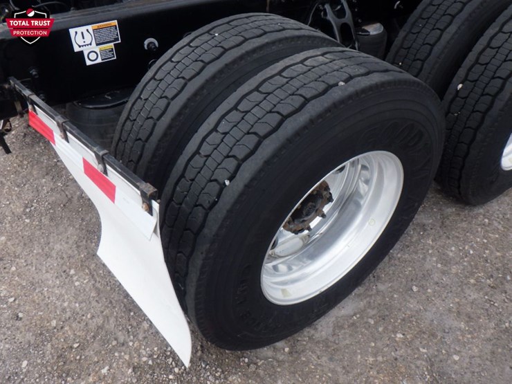 2022-kenworth-t680-image-6