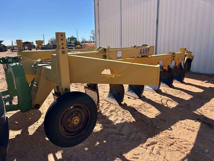 #77-•-2016-tatu-s-0499-image-5