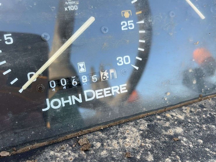 2013-john-deere-5045e-image-12