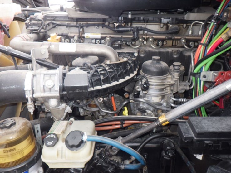 2016-freightliner-cascadia-125-image-16