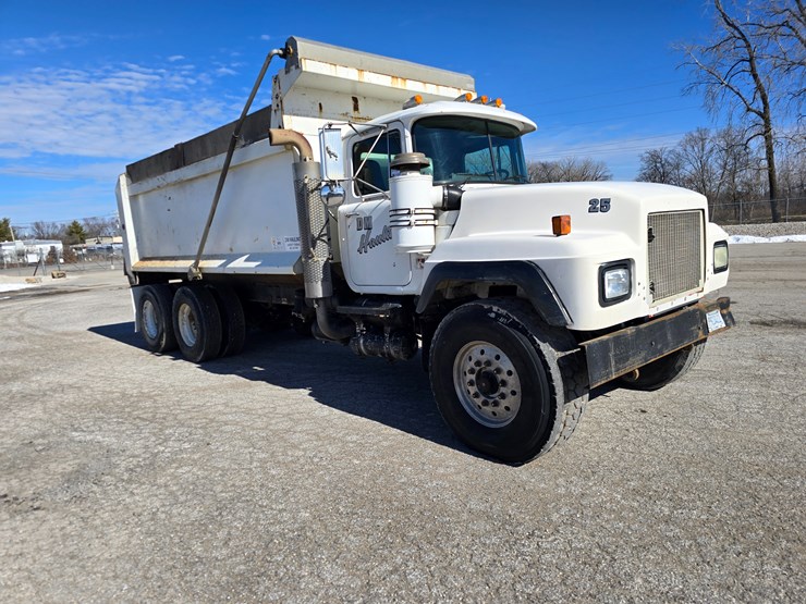 2001-mack-rd688s-image-21