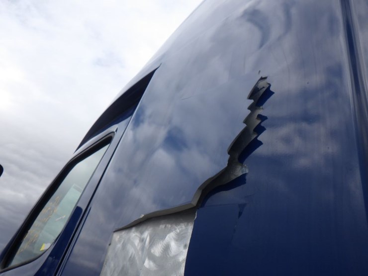 2019-freightliner-cascadia-126-image-21