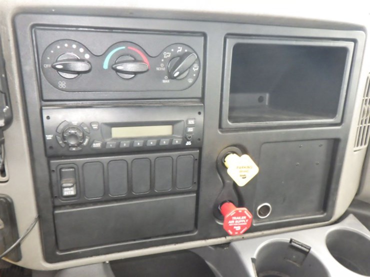 2013-international-durastar-4400-image-14